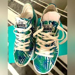 Roxy shoes size 7